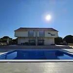 Βίλα Tamaris - Two Bedroom With Terrace And Swimming Pool Mali Drvenik