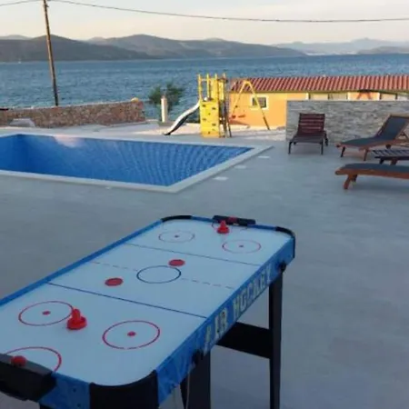 Vila Tamaris - Two Bedroom With Terrace And Swimming Pool *
