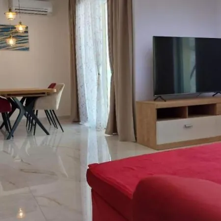 Tamaris - Two Bedroom With Terrace And Swimming Pool *